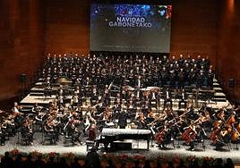 La 'nevada de atrezzo' volvió a clausurar el concierto en el Kursaal.