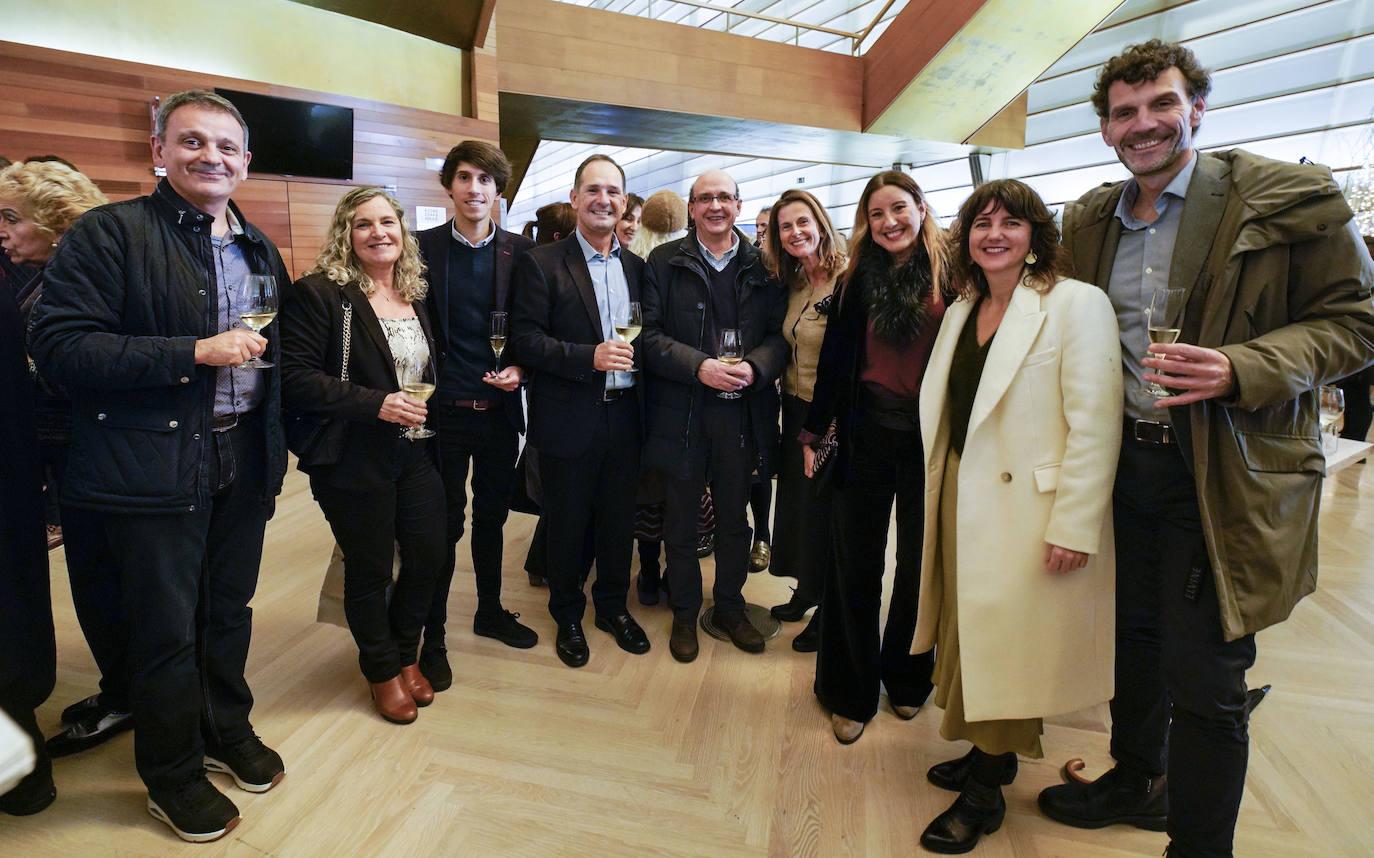 Ramón González, Isabel Busto, Ivan Beldarrain, Jesús Alaba, Javier Gracia, Elen Orcolaga, Ane Fernández, Nerea Garmendia y Luis Artola. 