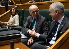 Garamendi, Erkoreka y Urkullu en el Parlamento Vasco.