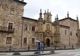 Una vista de la fachada de la Universidad de Oñati.