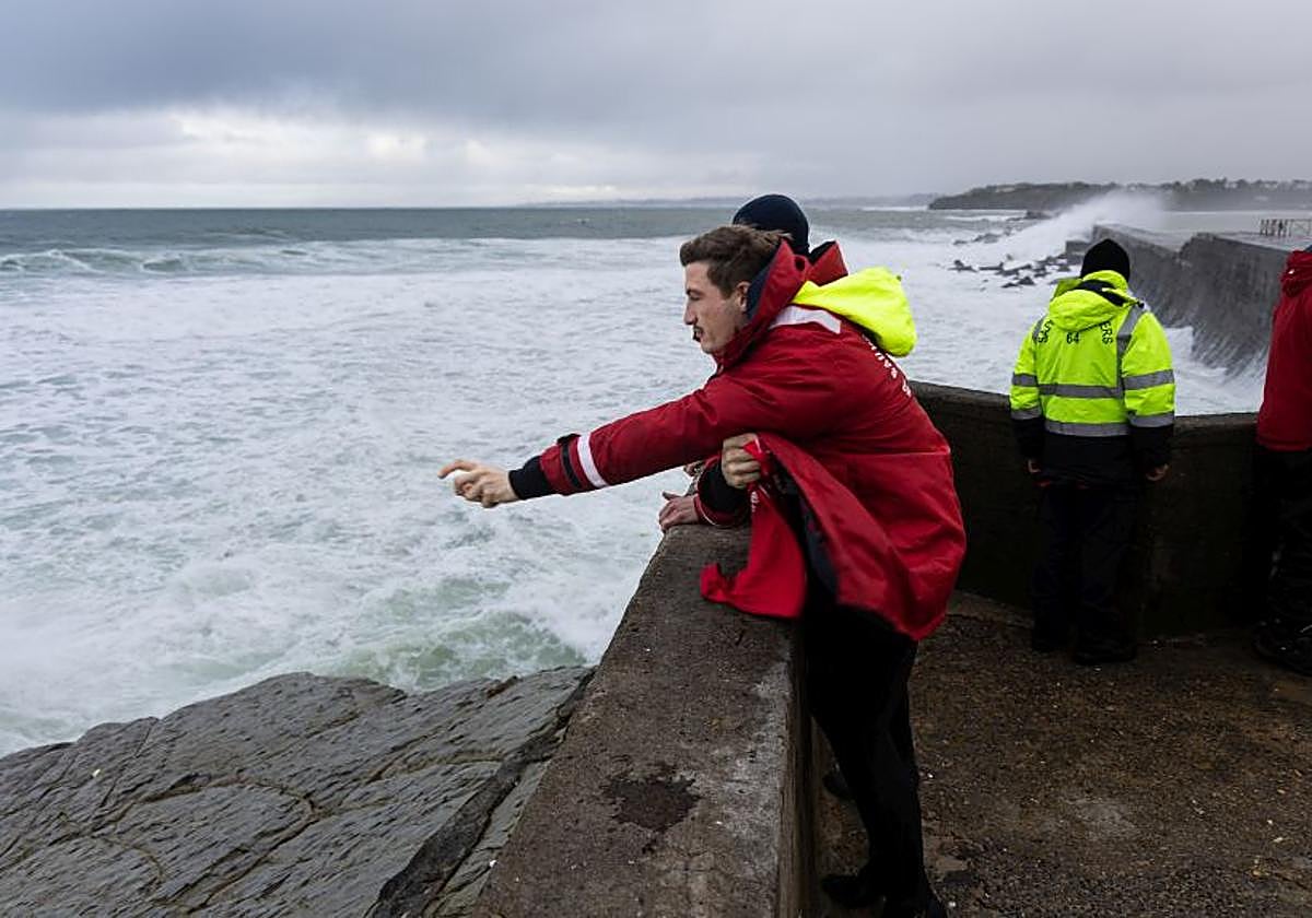 Buscan a dos marineros en Ziburu