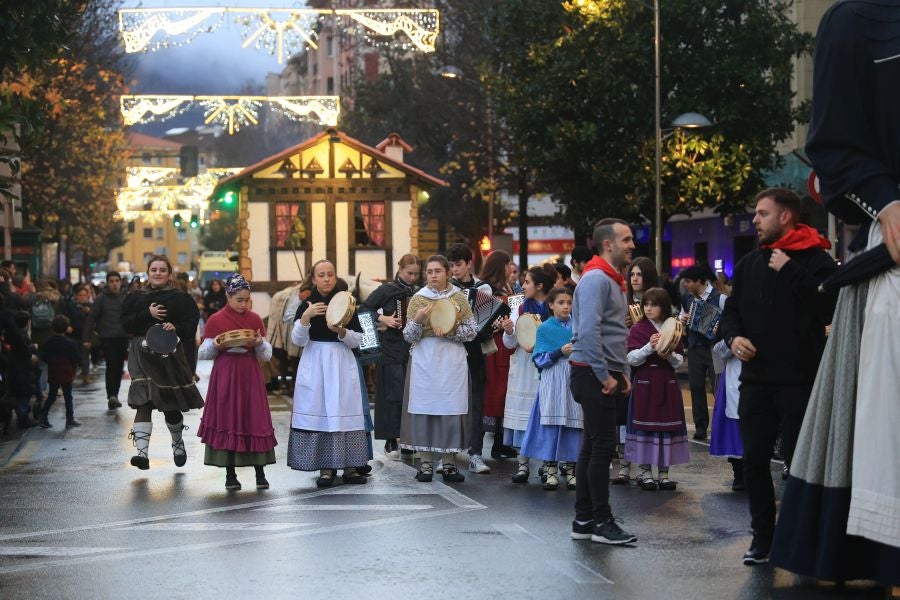 Las mejores imágenes del paso de Olentzero por Irun