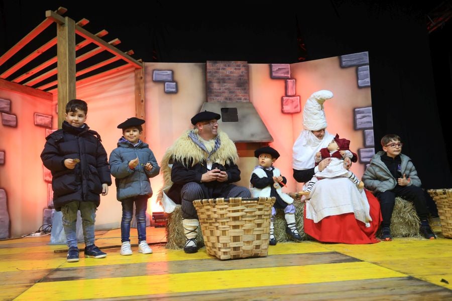 Las mejores imágenes del paso de Olentzero por Irun