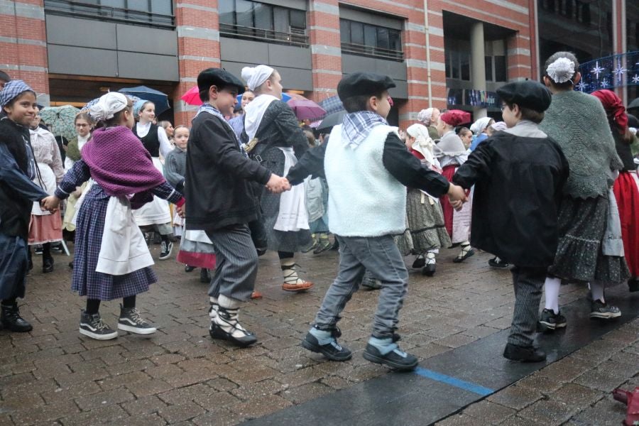 El paso de Olentzero por Errenteria, en imágenes