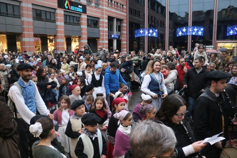 El paso de Olentzero por Errenteria, en imágenes