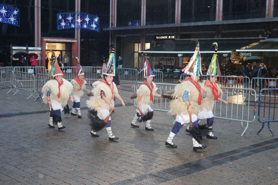 El paso de Olentzero por Errenteria, en imágenes