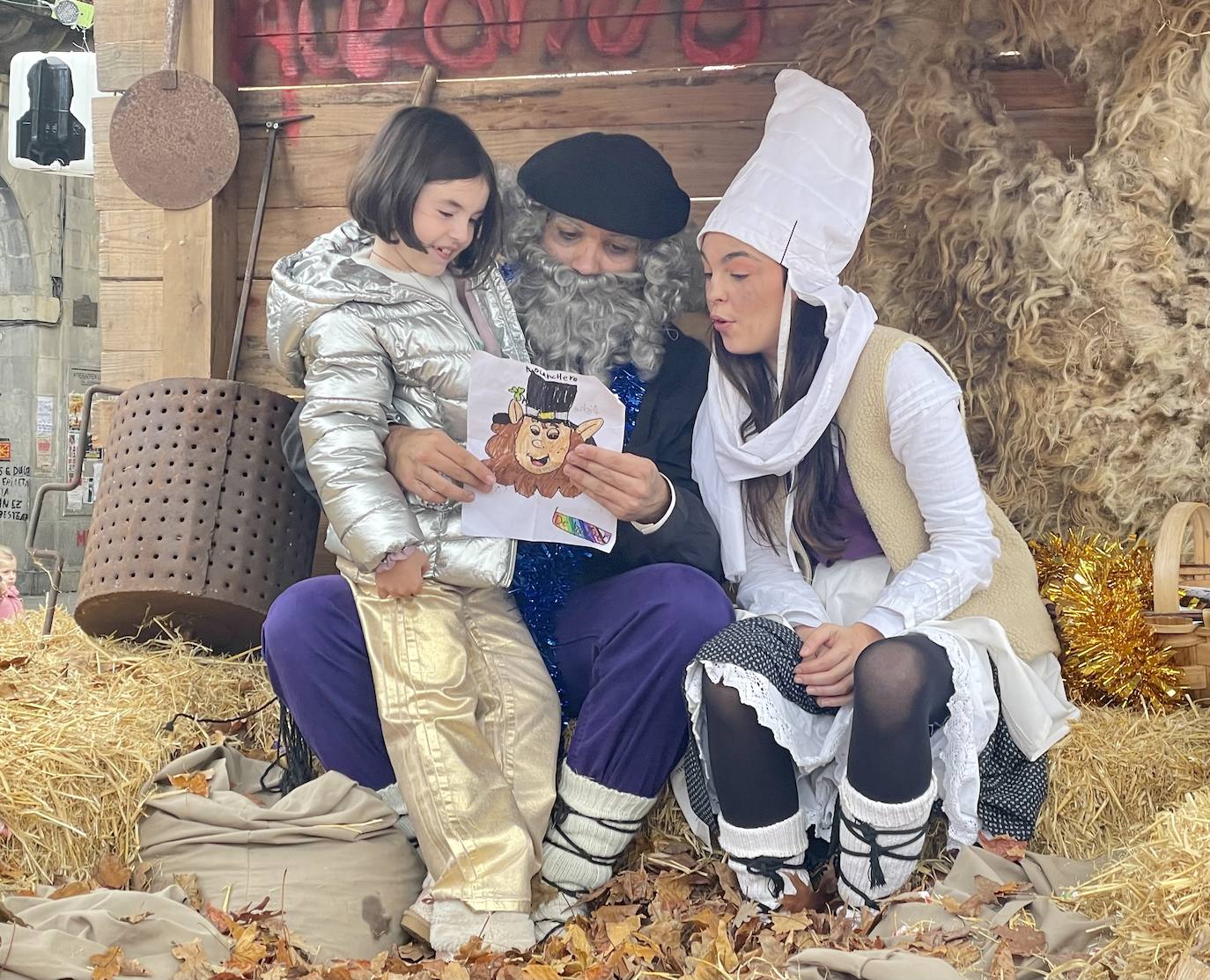 Pasacalles para recibir a Olentzero y Mari Domingi