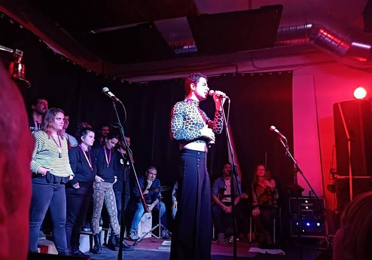 Aner Peritz, Zintzarria lepoan duela, Kopla Txapelketan.