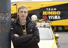 Jonas Vingegaard posa en Vitoria antes de la salida de la Itzulia de este año.