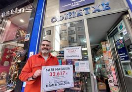 Javier Villaverde, propietario de la librería Odrietxe de Trintxerpe.