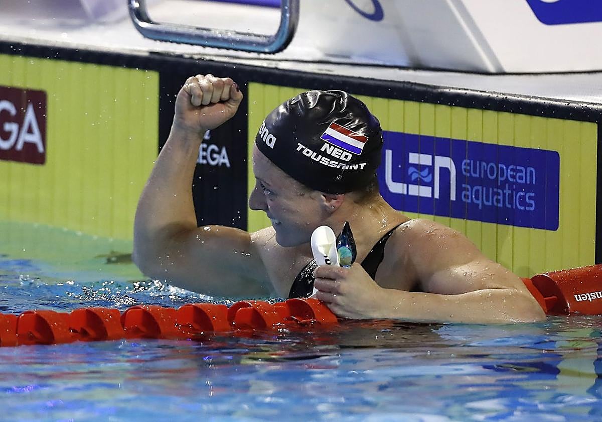 Toussaint celebra su victoria en el Europeo de 2023 en Rumanía.