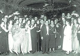 Cotillón en los salones del Gran Kursaal.