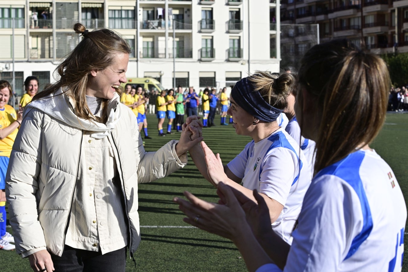 Caluroso homenaje a Irene Paredes en Legazpi