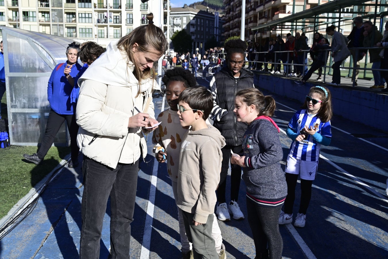 Caluroso homenaje a Irene Paredes en Legazpi