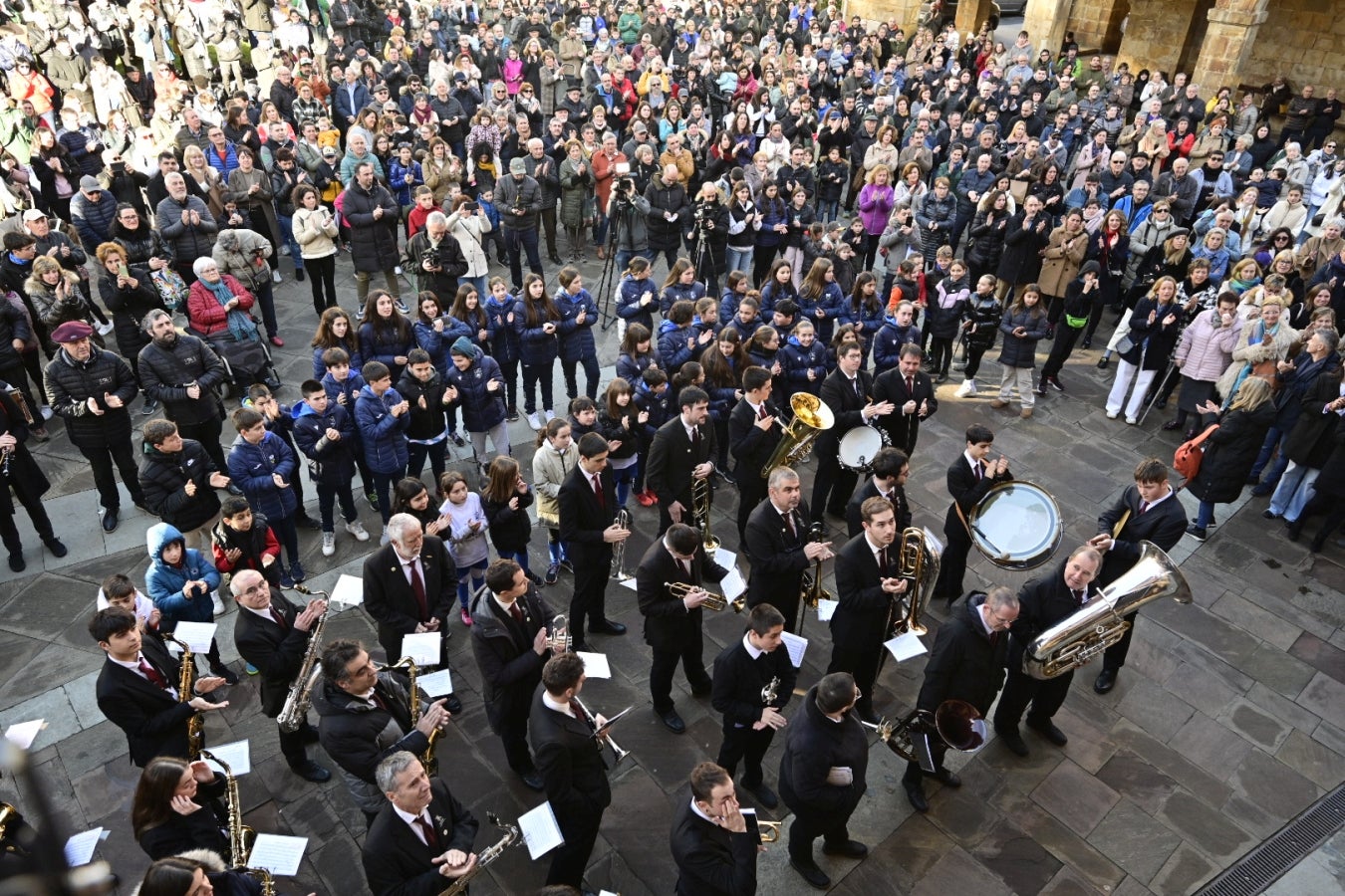 Caluroso homenaje a Irene Paredes en Legazpi