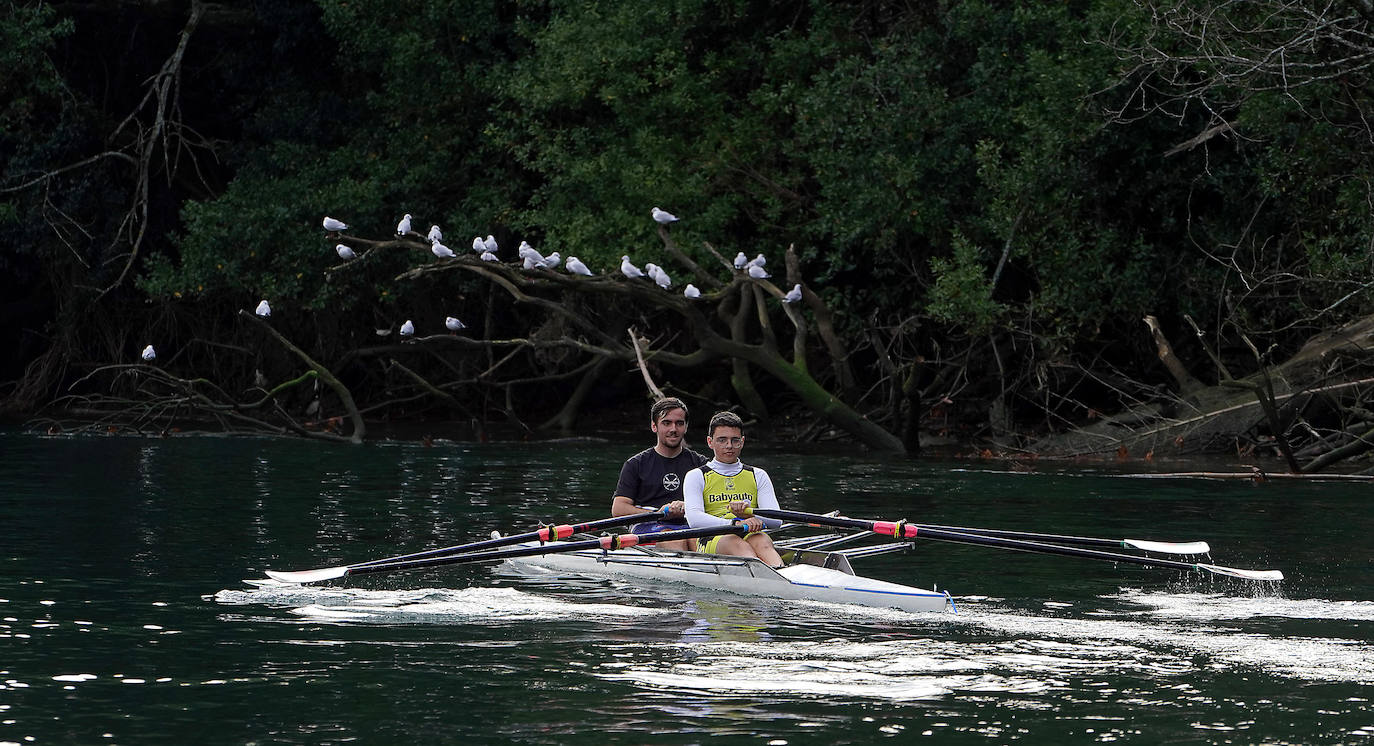 Fotos: Paseos solidarios por el Urumea