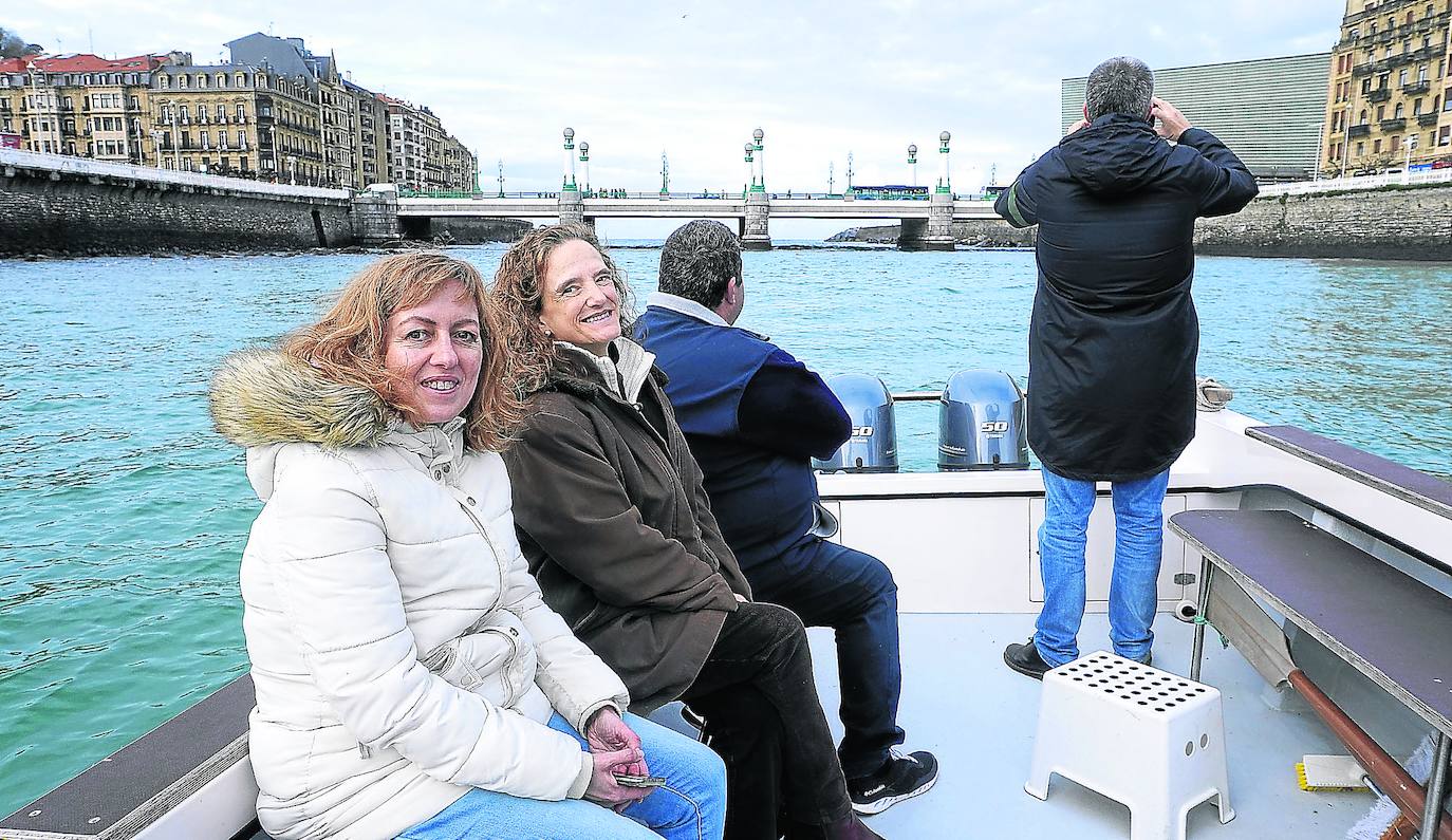 El paseo solidario en barco ofrece la oportunidad de llegar hasta la desembocadura del río y disfrutar del Kursaal y el Victoria Eugenia desde ángulos diferentes.