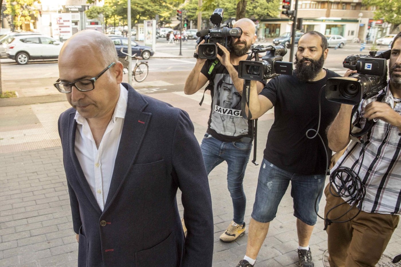 Alfredo de Miguel, en una imagen de 2018 a su llegada a la Audiencia Provincial de Araba. 