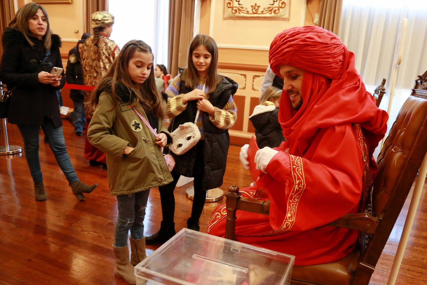 Fotos: Todo nervios en Irun antes de la llegada de los Reyes Magos