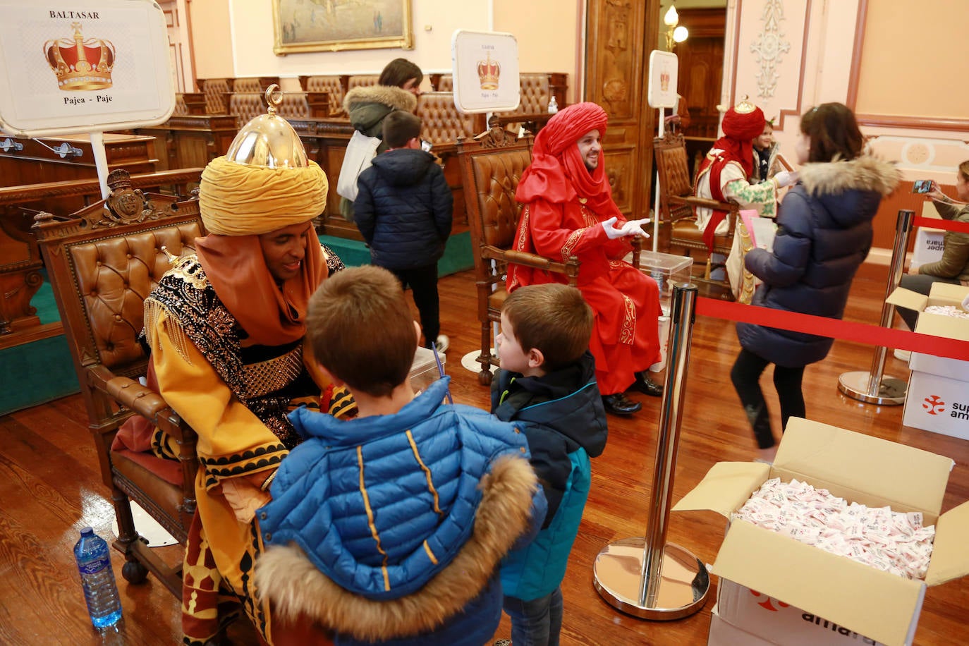 Fotos: Todo nervios en Irun antes de la llegada de los Reyes Magos