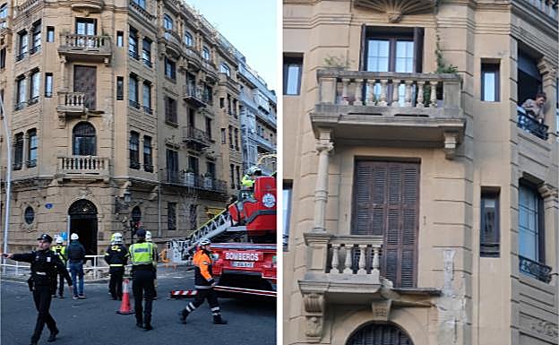 Galería. Agentes y bomberos tras el desprendimiento que se ha producido en la fachada de un edificio de la calle Easo. Detalle del balcón dañado.