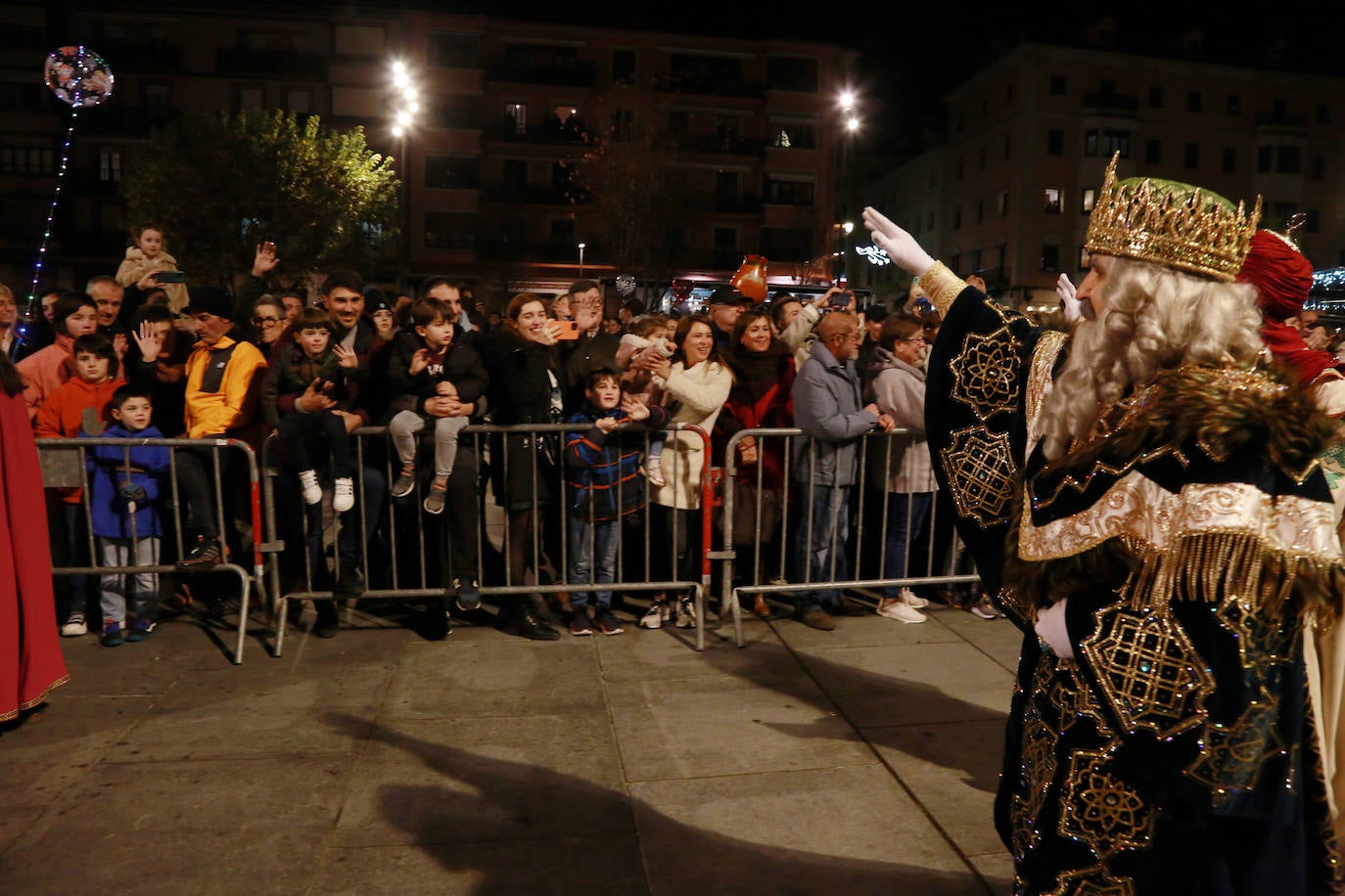 Los Reyes Magos, a su llegada en tren a Irun. 
