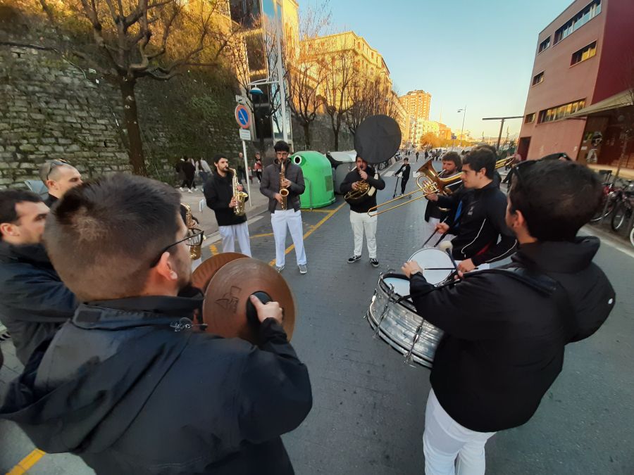 Fotos: Los Reyes, en barco a Pasaia