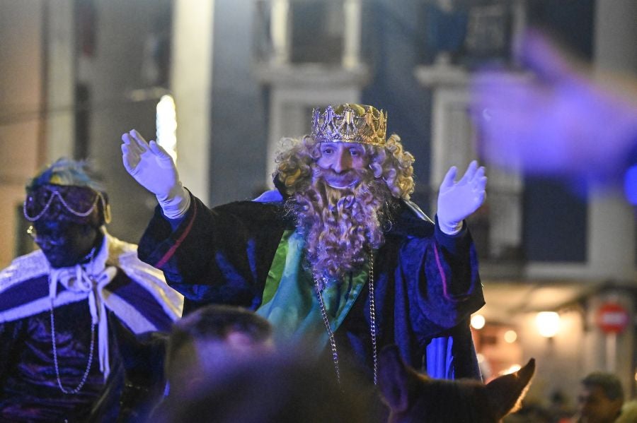 Los Reyes Magos durante la cabalgata en Tolosa. 