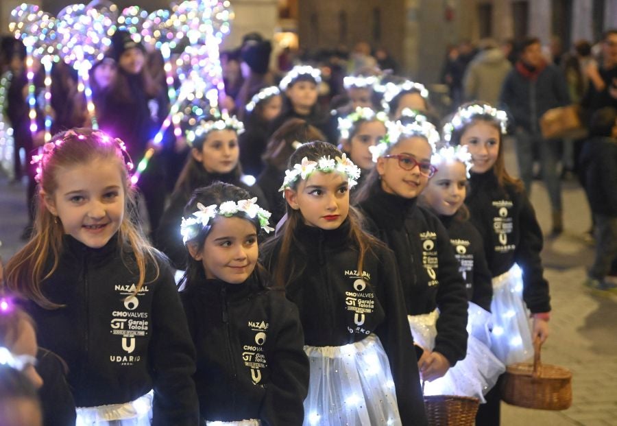 Los Reyes Magos durante la cabalgata en Tolosa. 