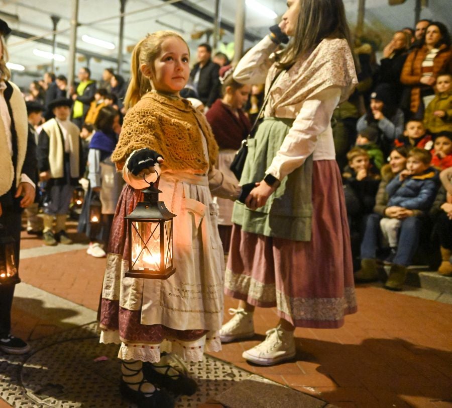 Los Reyes Magos durante la cabalgata en Tolosa. 