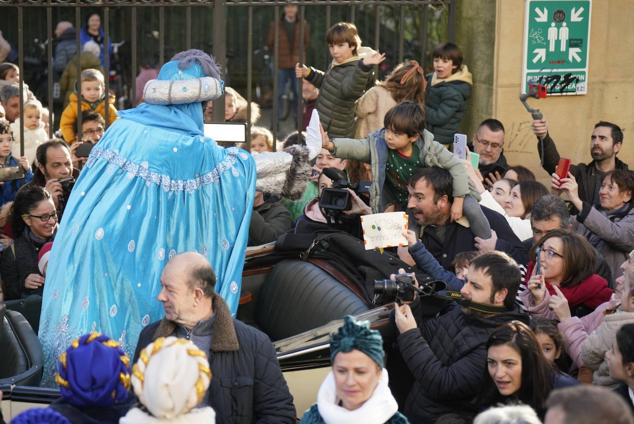 Fotos: Los Reyes reparten ilusión por Donostia