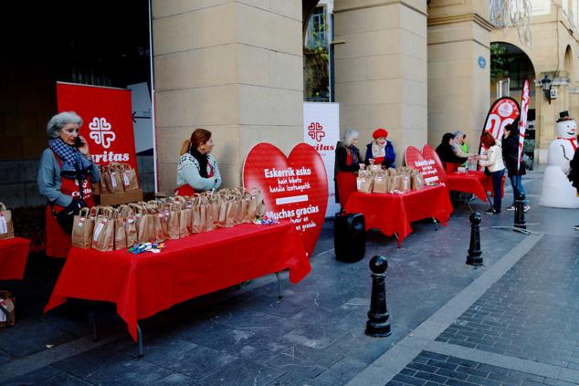 Fotos: Cáritas reparte el &#039;Roscón Solidario&#039;