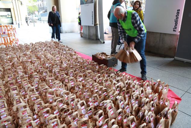 Fotos: Cáritas reparte el &#039;Roscón Solidario&#039;