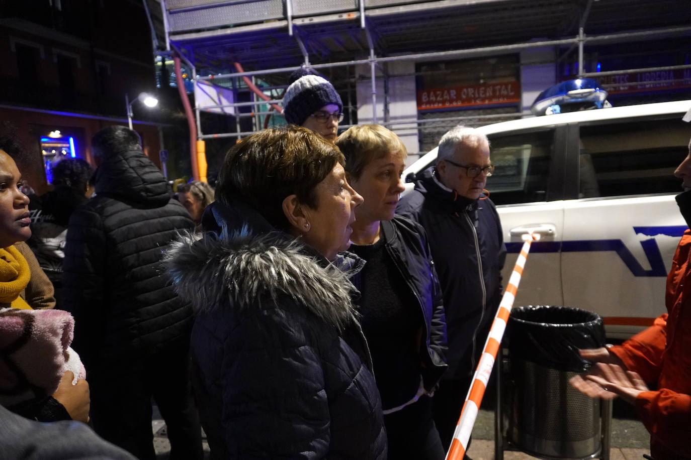 Fotos: Desalojan a 20 familias en Pasai Antxo