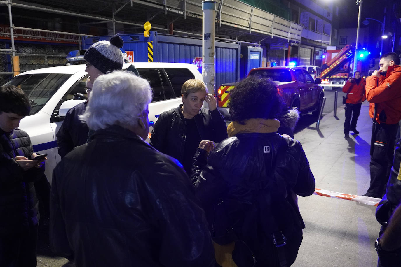 Fotos: Desalojan a 20 familias en Pasai Antxo