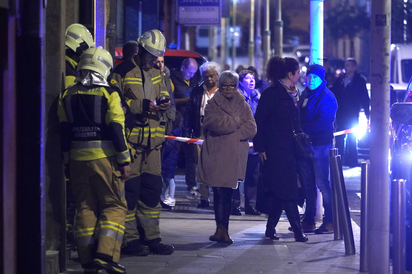 Fotos: Desalojan a 20 familias en Pasai Antxo