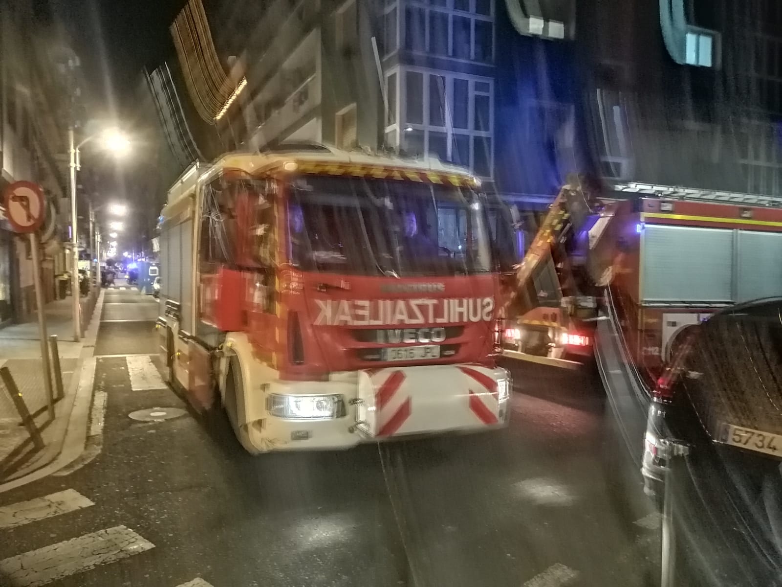 Fotos: Desalojan a 20 familias en Pasai Antxo