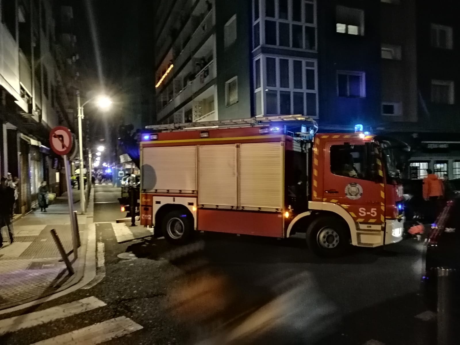 Fotos: Desalojan a 20 familias en Pasai Antxo