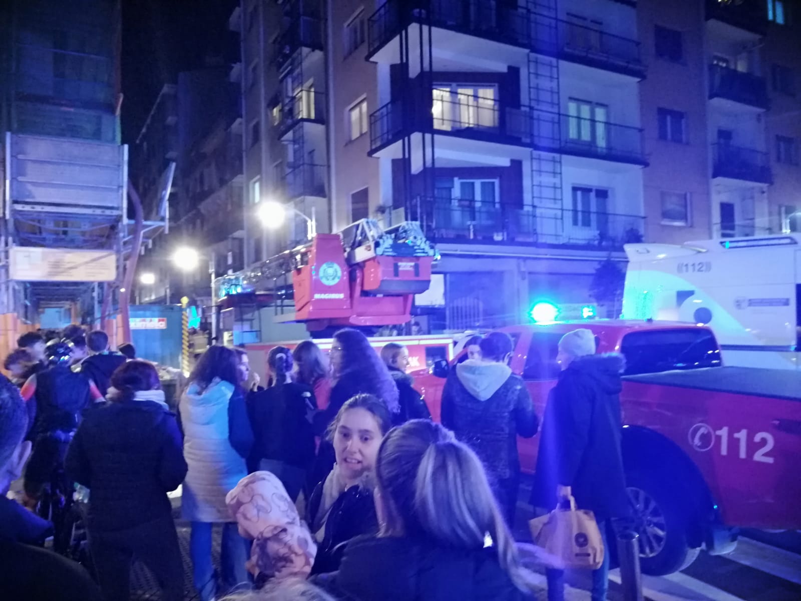 Fotos: Desalojan a 20 familias en Pasai Antxo