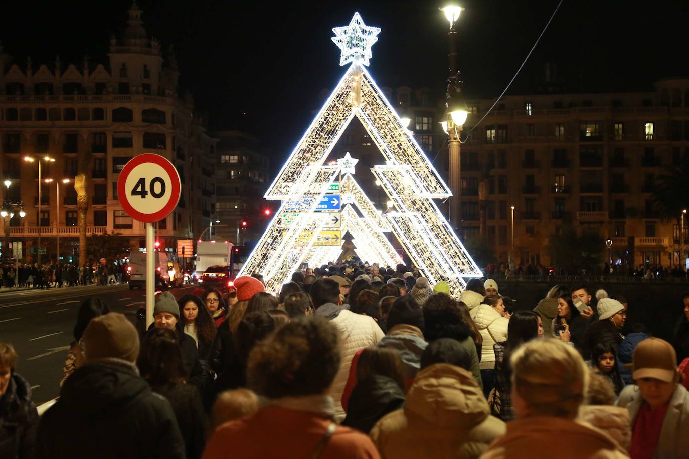 Fotos: Donostia apaga la Navidad