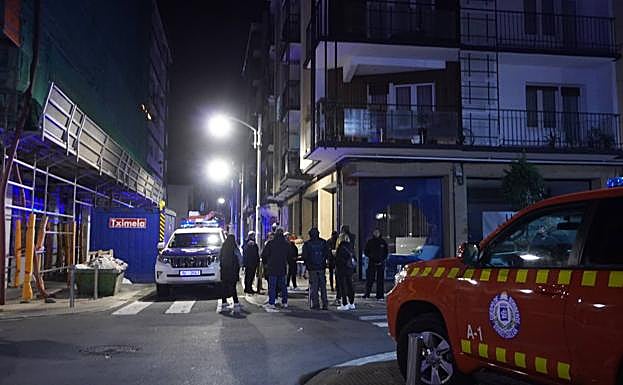 Imagen. La viga reventó en el número 6 de la calle Blas de Lezo