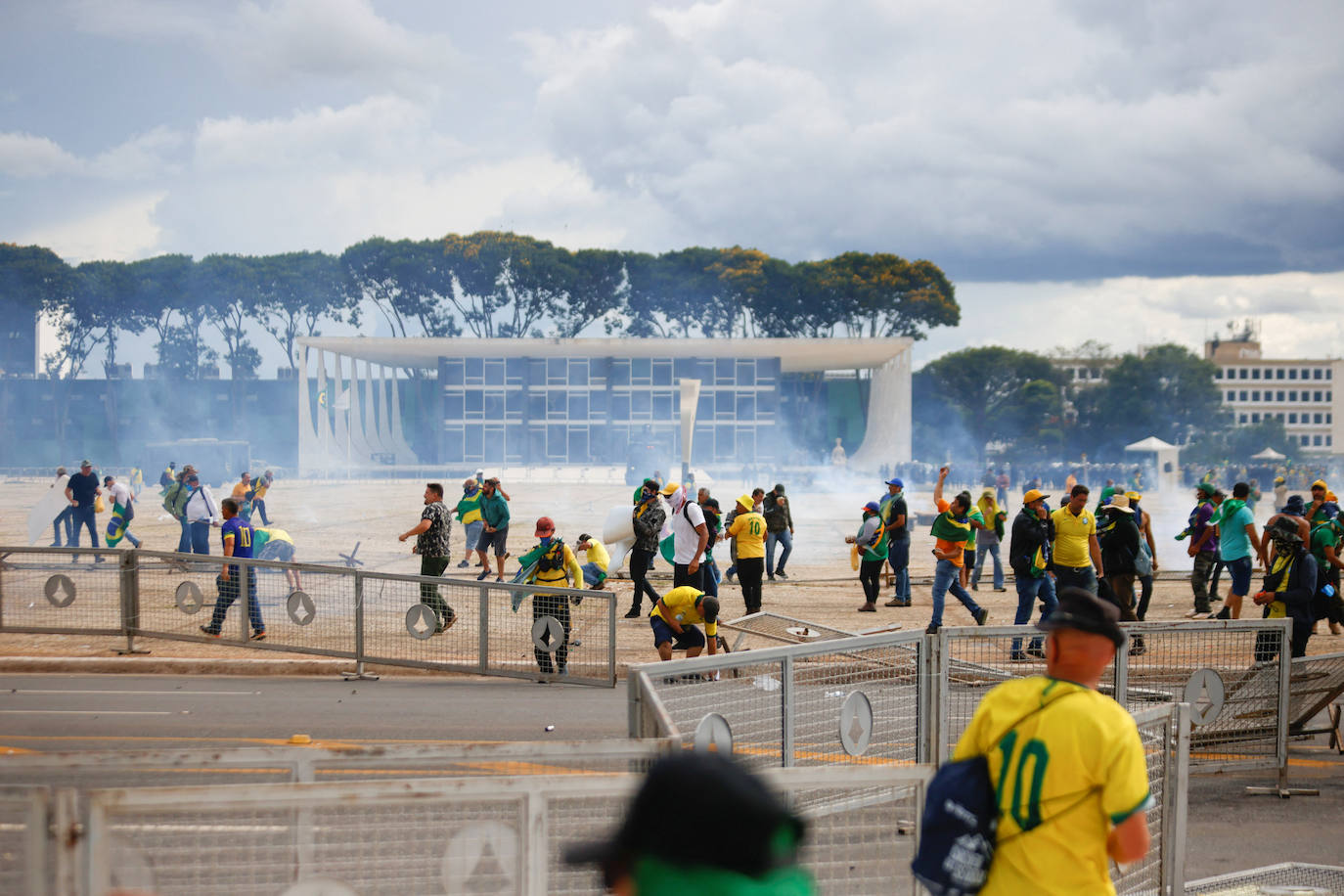 Fotos: Cientos de partidarios de Bolsonaro invaden el Congreso de Brasil