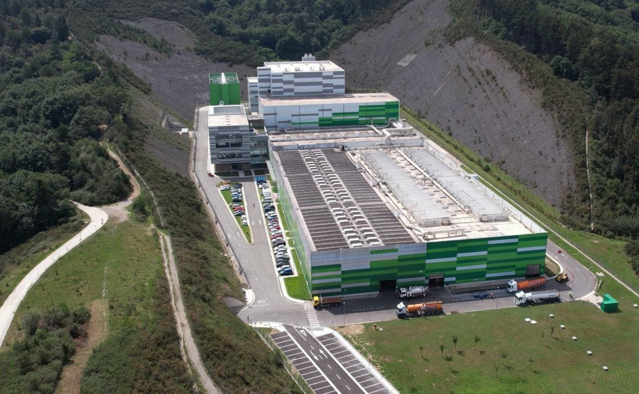 Planta incineradora de residuos de Zubieta, donde se han tratado 388.000 toneladas de basura desde diciembre de 2020. 