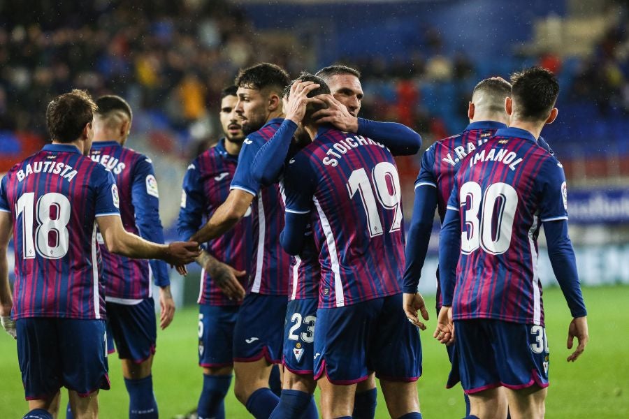 Fotos: El Eibar se impone al Ibiza en Ipurua
