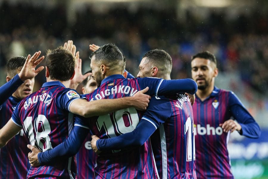 Fotos: El Eibar se impone al Ibiza en Ipurua