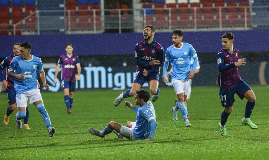 Fotos: El Eibar se impone al Ibiza en Ipurua