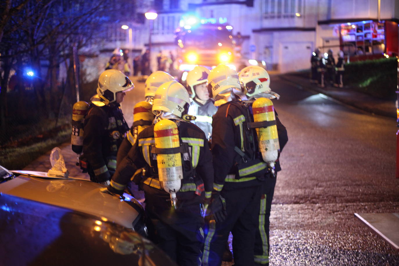 Fotos: Siete hospitalizados y varios atendidos tras un escape de cloro en el polideportivo de Ordizia