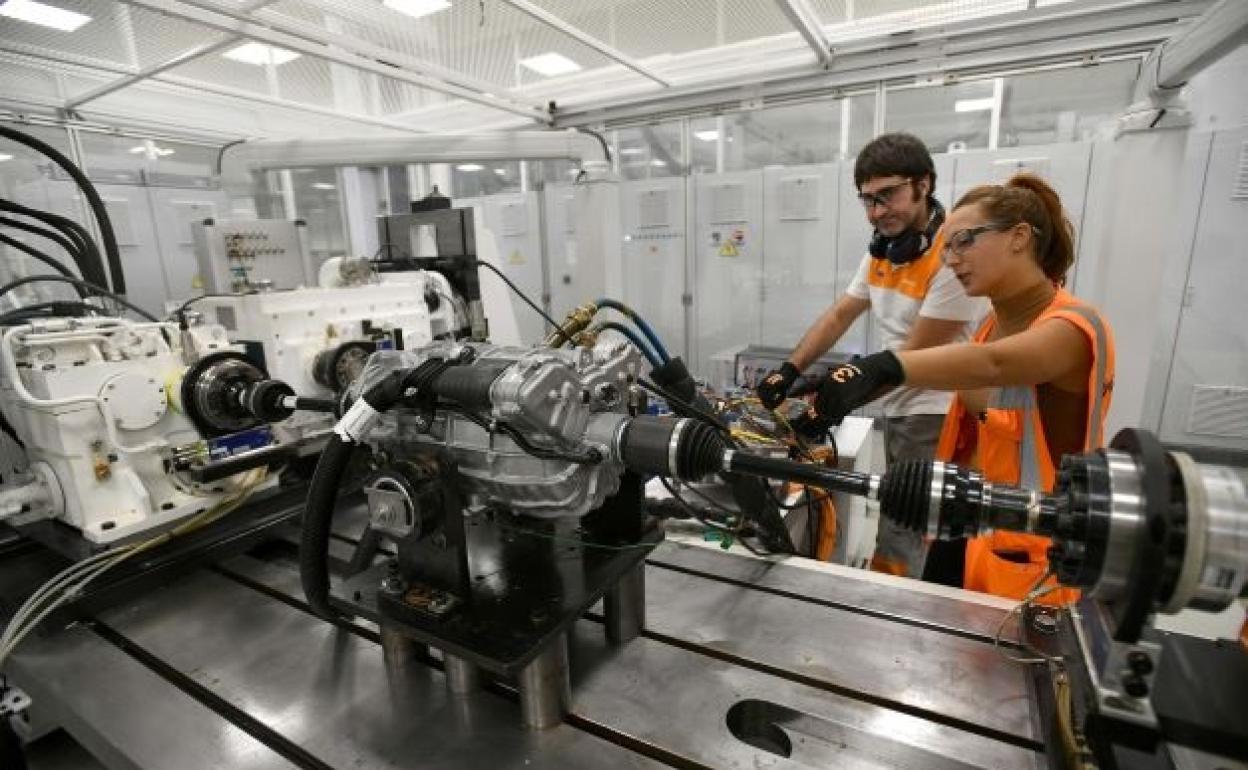 La industria vasca crece aunque nuestra cierta desaceleración. 