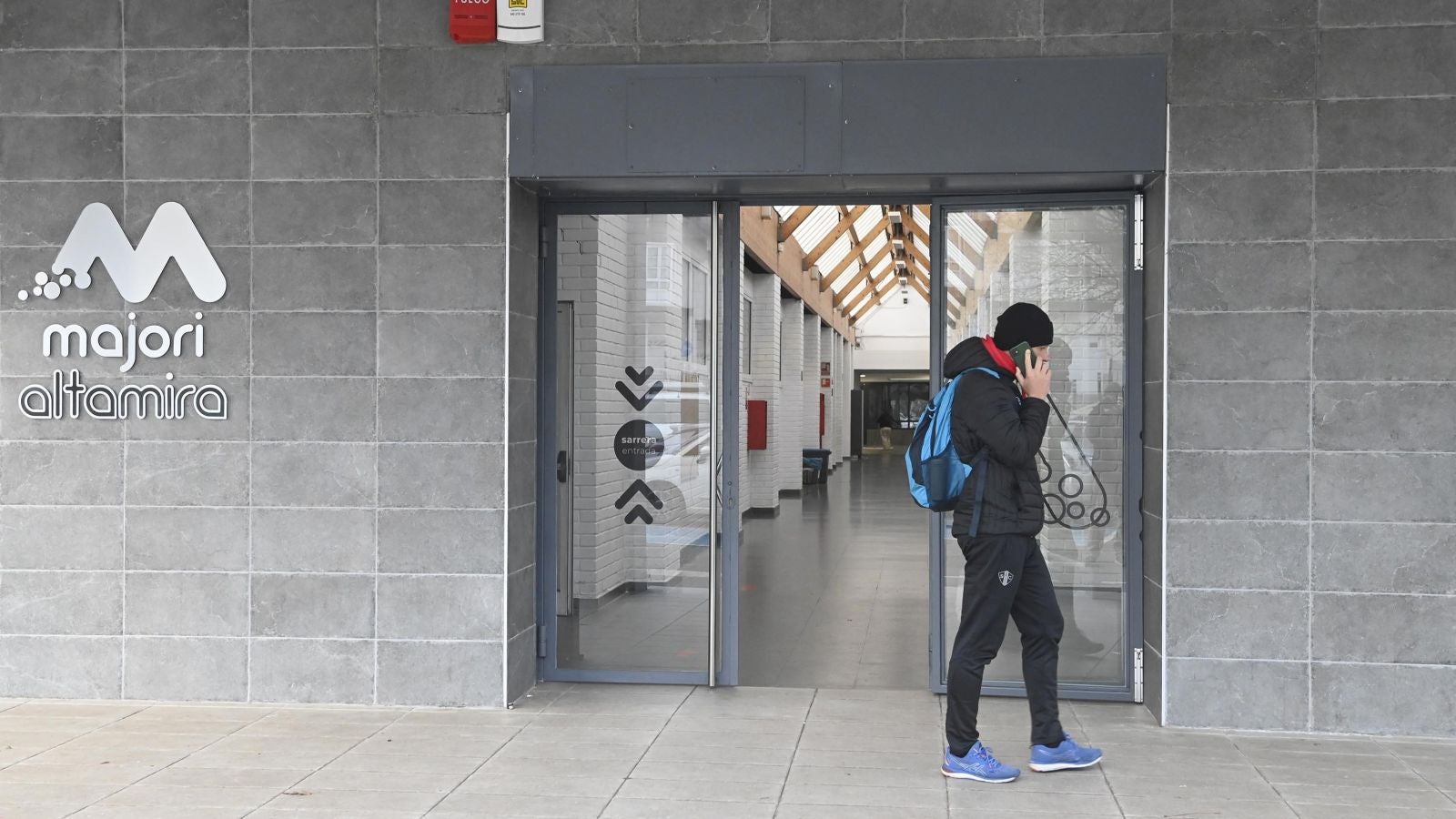 Fotos: Siete hospitalizados y varios atendidos tras un escape de cloro en el polideportivo de Ordizia