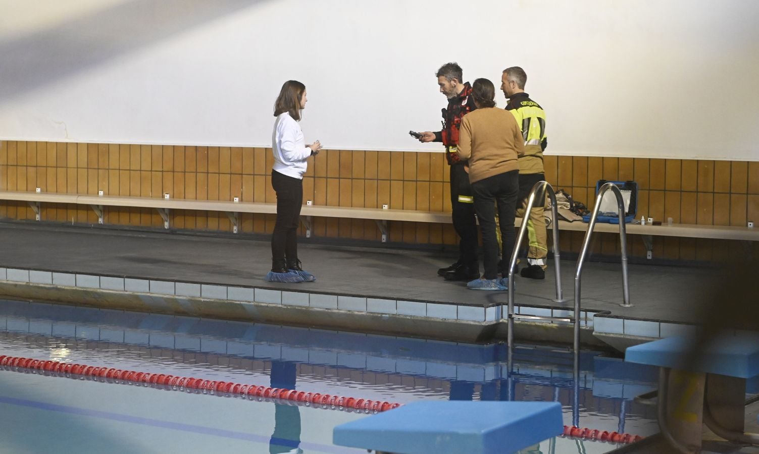 Fotos: Siete hospitalizados y varios atendidos tras un escape de cloro en el polideportivo de Ordizia